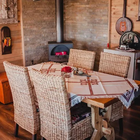 Etno Kompleks Orahovac - Vajat Sova Chalet *