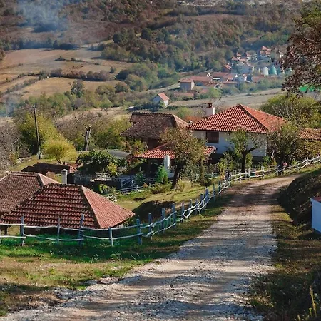 Etno Kompleks Orahovac - Vajat Sova * 阿然德洛维克